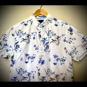 Men’s L short sleeve button down printed shirt